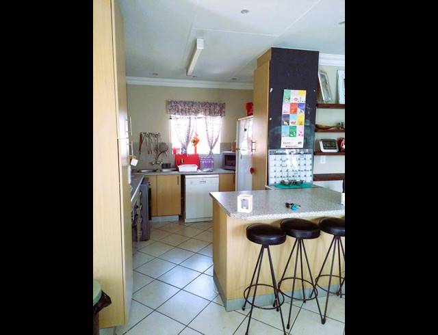 3 BEDROOM TOWNHOUSE FOR SALE IN ELDORAIGNE